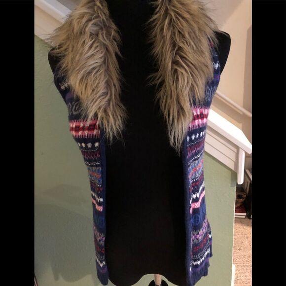 Cute sleeveless vest by L,O.G.G size 10/12 y - Picture 1 of 4